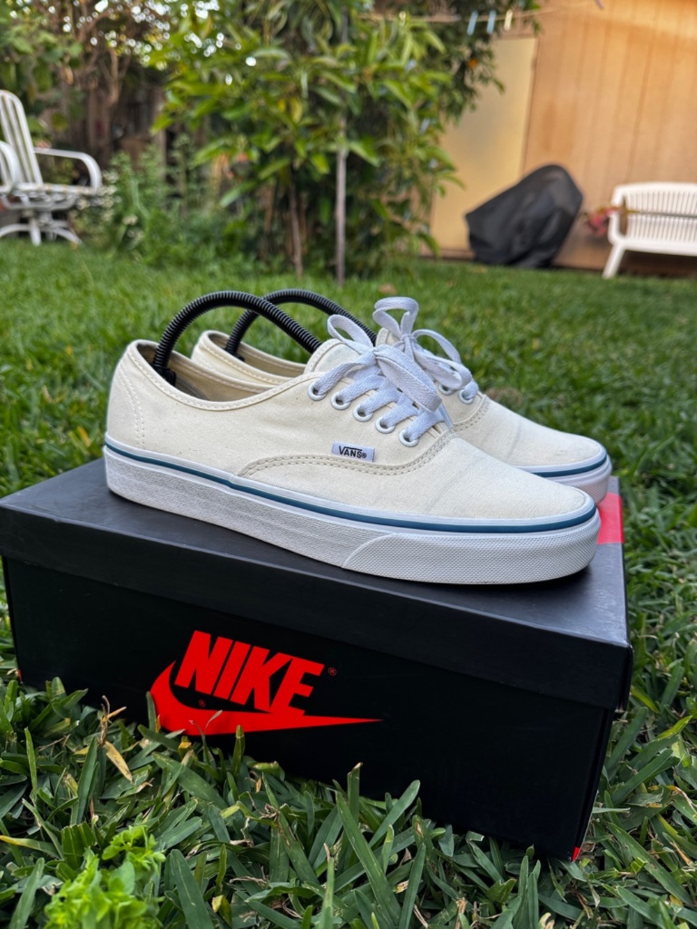 Vans Authentic skate shoes - white 
(M 9 / W 10.5)